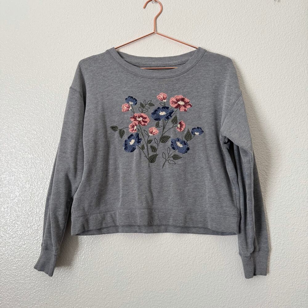 Abercrombie & Fitch floral embroidered crop crewneck sweatshirt gray